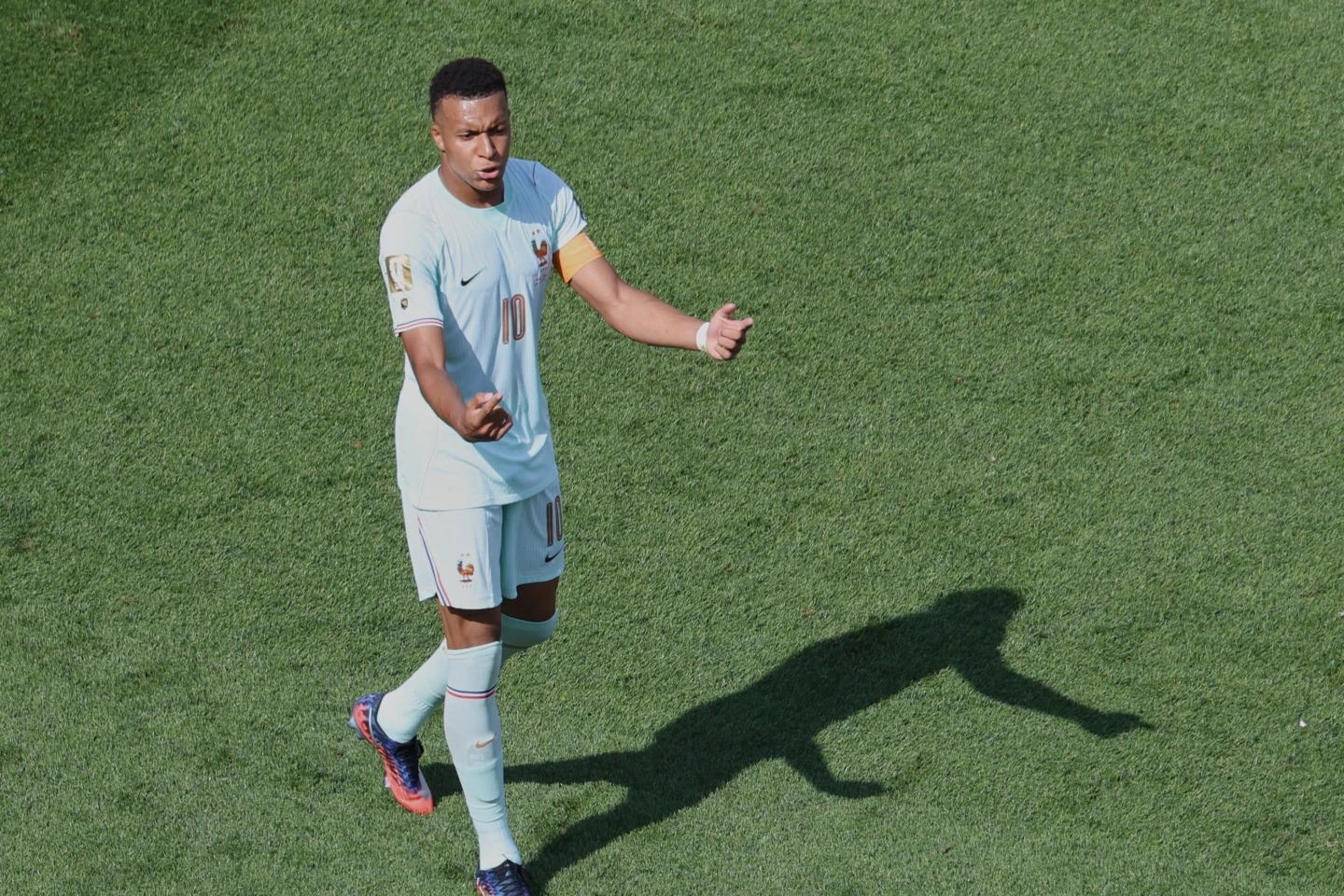 Mbappé Brilla y Francia Avanza a Semifinales del Mundial