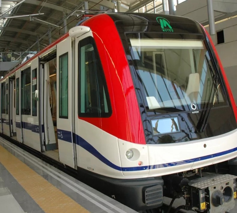 Usuario del Metro de Santo Domingo se Recupera Tras Incidente en las Vías