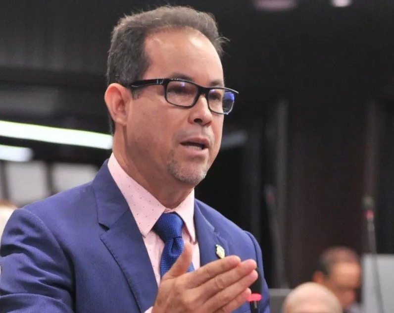Amado Díaz Reelecto como Vocero del PRM en la Cámara de Diputados