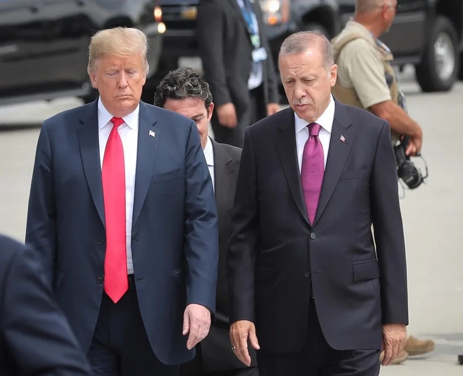 Donald Trump Arriba a Ankara para Crucial Cumbre de la OTAN
