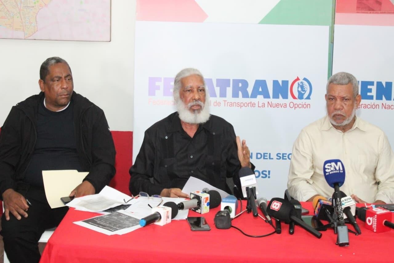 Juan Hubieres Acusa a Antonio Marte de Maniobras en el Transporte Público