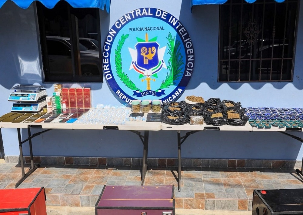 Operativo en Capotillo: Policía Nacional Confisca Drogas y Máquinas Tragamonedas