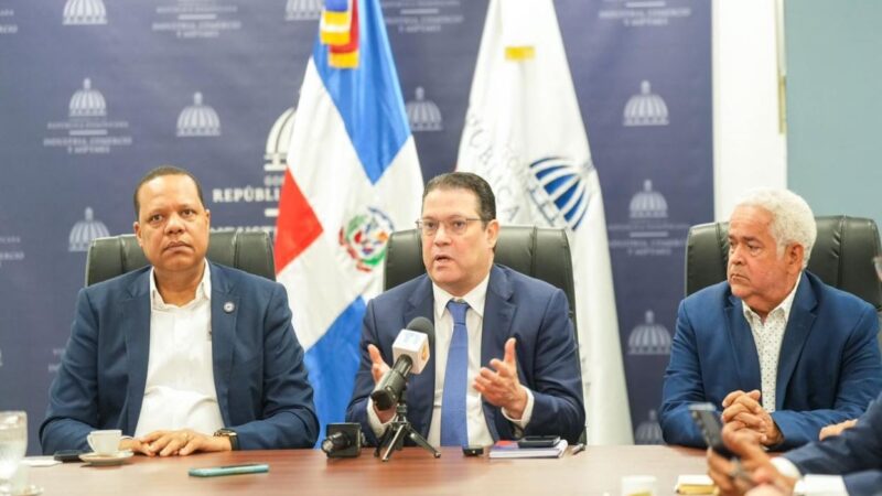 Sanz Lovatón Inicia Diálogo con Adanegas sobre Comisiones de Tarjetas