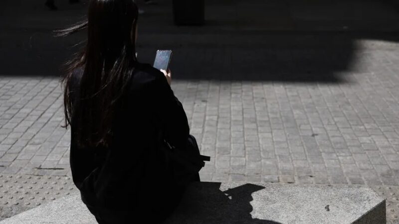 Relaciones Románticas con IA: Un Nuevo Horizonte y sus Desafíos de Privacidad