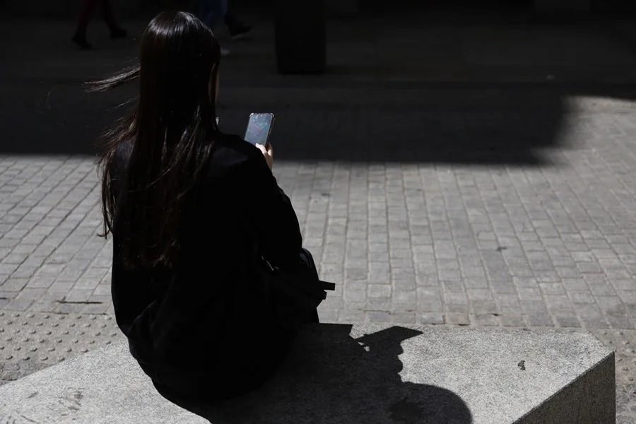 Relaciones Románticas con IA: Un Nuevo Horizonte y sus Desafíos de Privacidad
