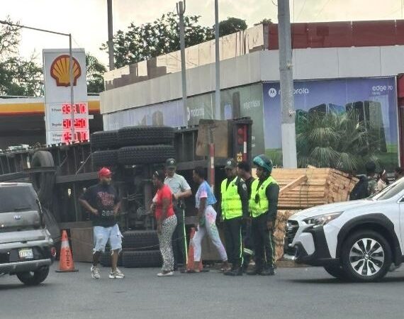 Accidente de Patana en la Kennedy Genera Caos Vehicular en Santo Domingo