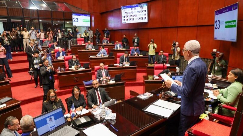 Senado Dominicano Aprueba Reforma Policial para Regular Uso de Fuerza y Armas Menos Letales