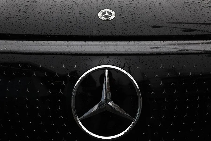 Mercedes-Benz enfrenta caída de beneficios por competencia en China