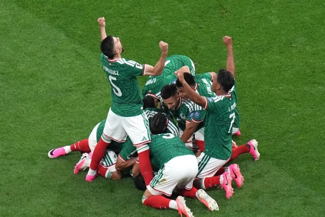 México Rompe la Maldición y Avanza a Octavos de Final