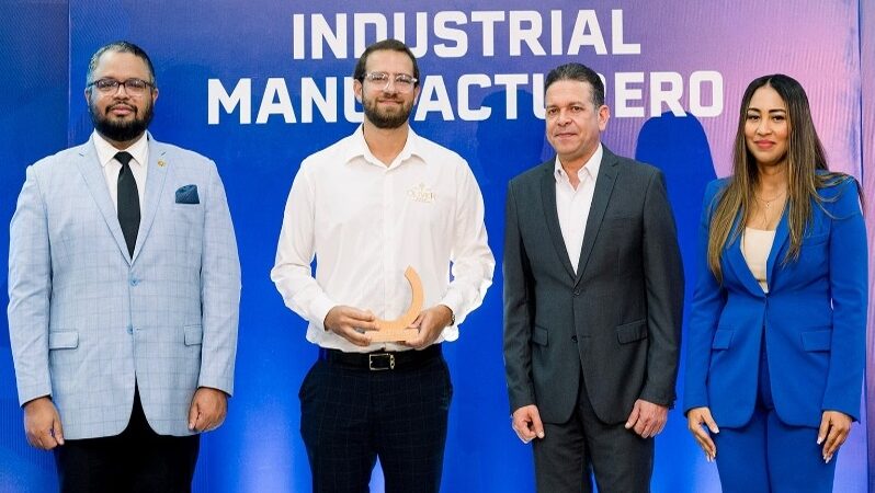 Proindustria Honra a Pedro Ramón López por su Impacto en la Industria del Ron