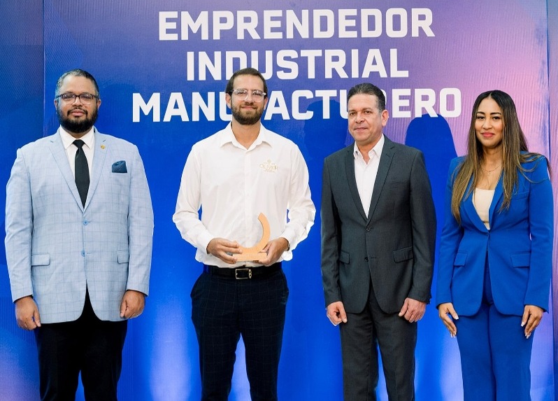 Proindustria Honra a Pedro Ramón López por su Impacto en la Industria del Ron