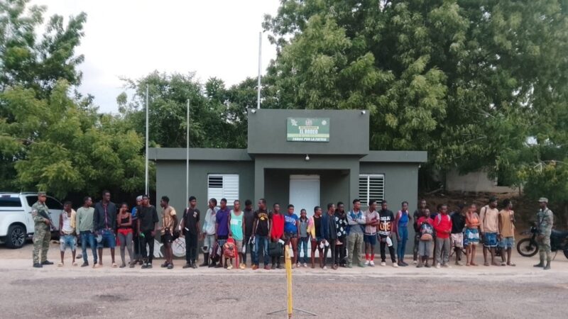 Ejército Dominicano Refuerza Seguridad Fronteriza con Detención de 63 Haitianos Indocumentados