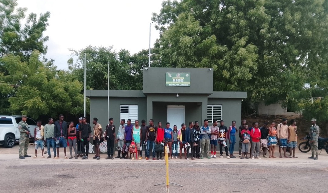 Ejército Dominicano Refuerza Seguridad Fronteriza con Detención de 63 Haitianos Indocumentados