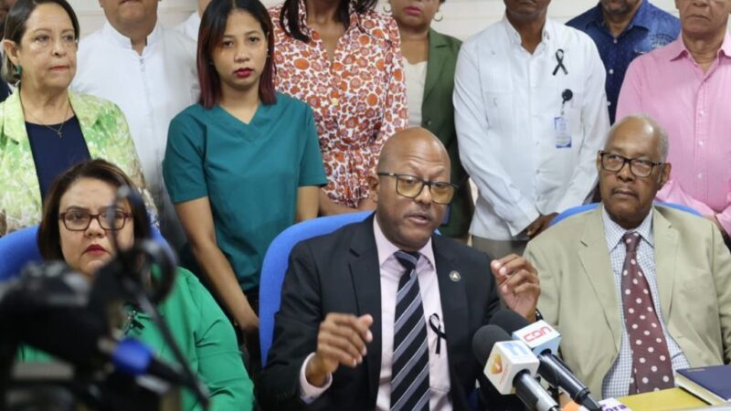 Médicos Dominicanos Anuncian Paro Nacional en Respuesta a Detención de Cirujano