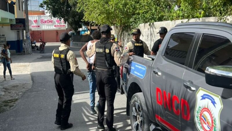 Operativos Antidrogas en Cuatro Provincias Resultan en 123 Detenidos y Más de 32 Kilos de Drogas Incautadas