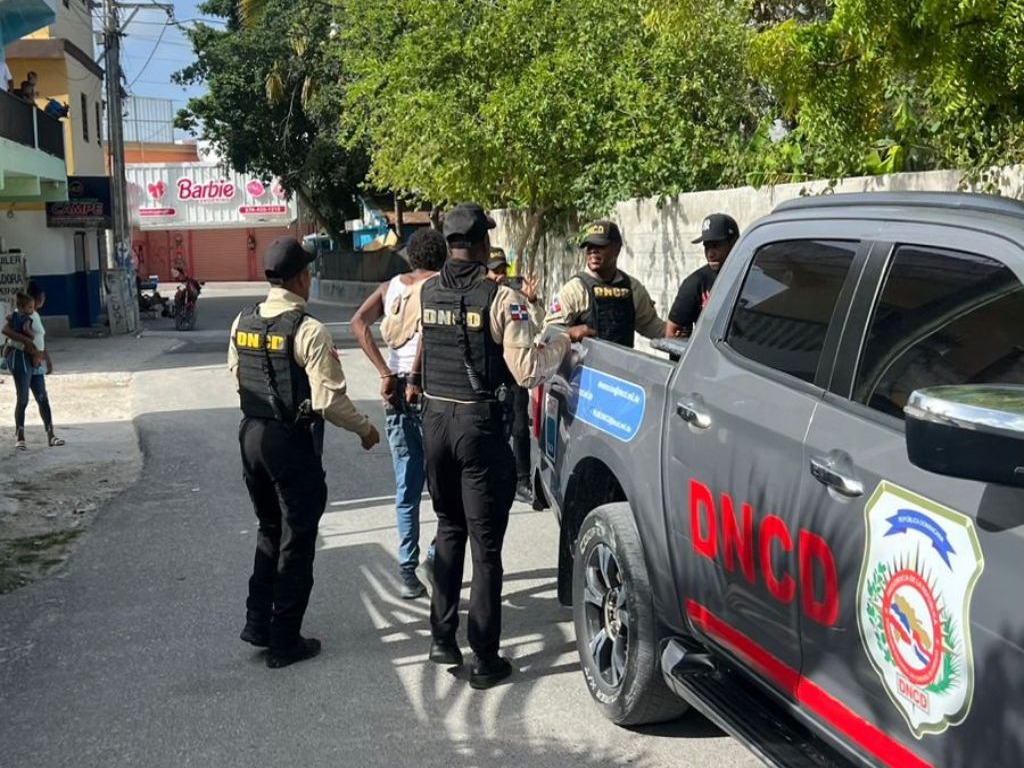 Operativos Antidrogas en Cuatro Provincias Resultan en 123 Detenidos y Más de 32 Kilos de Drogas Incautadas