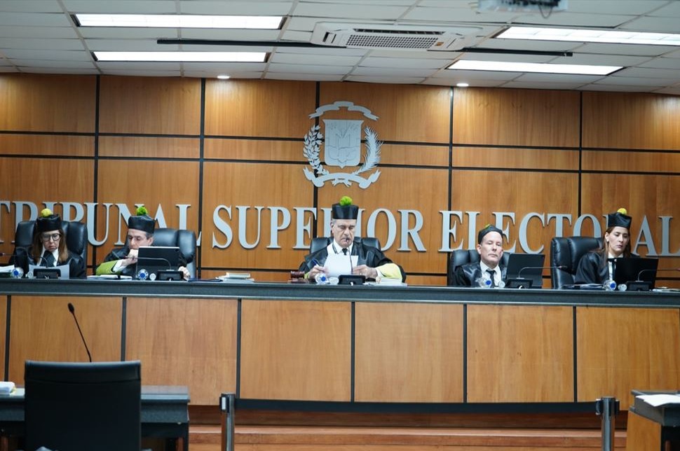 TSE Remite Caso de Encuestas al Tribunal Constitucional