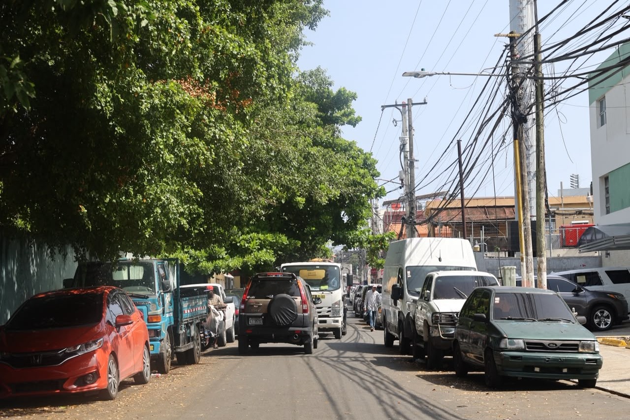 Descuido y Desafíos Urbanos en el Ensanche Kennedy del Distrito Nacional