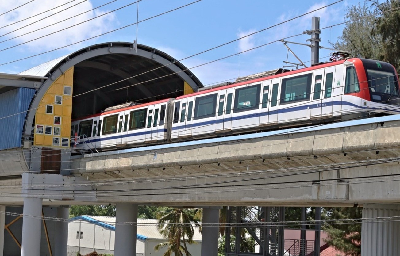 Desprendimiento de Placa en el Metro de Santo Domingo Genera Alarma