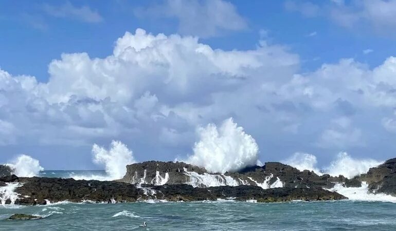 COE Advierte sobre Oleaje Peligroso en la Costa Caribeña