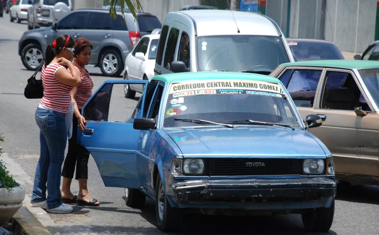 INTRANT Advierte: No Pague Aumentos No Autorizados en el Transporte Público