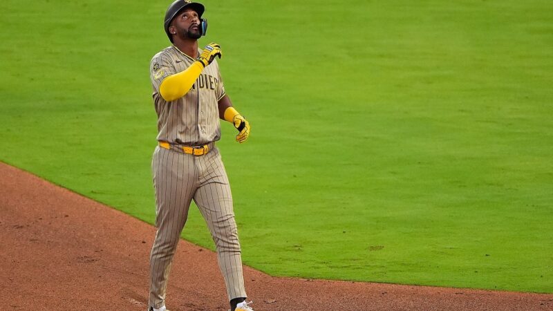 Miguel Andújar, fuera de juego por lesión en la muñeca