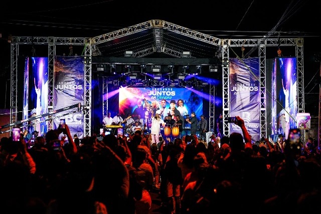 Constanza Vibra con el Concierto Cristiano ‘Adorando Juntos’
