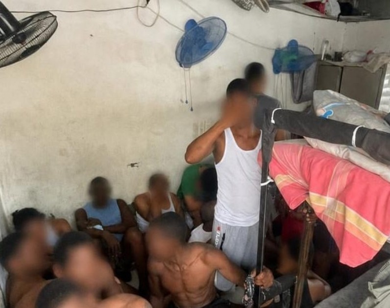 Defensa Pública Denuncia Hacinamiento en Destacamento de Santo Domingo Este