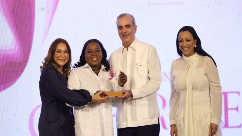 Gobierno Dominicano Honra a 35 Mujeres Emprendedoras por su Impacto Económico y Social