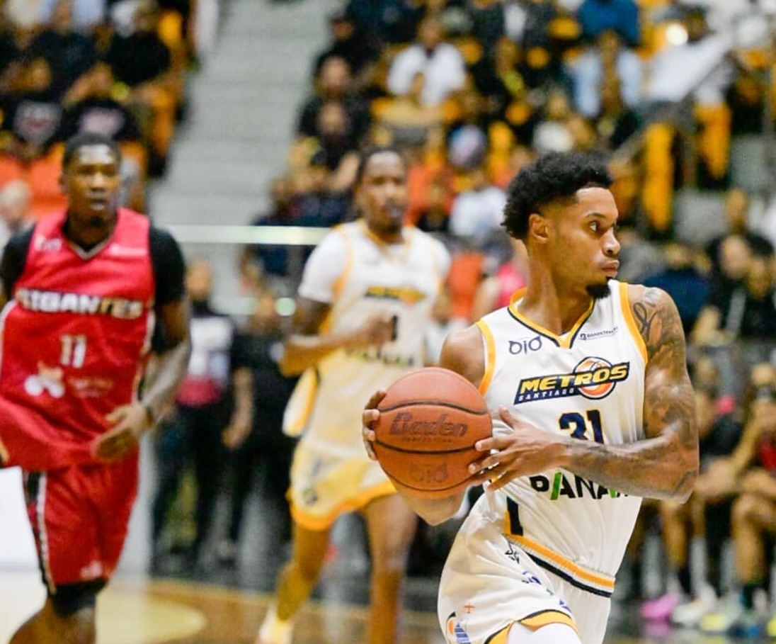 Metros de Santiago Triunfan en un Emocionante Inicio de la Final LNB