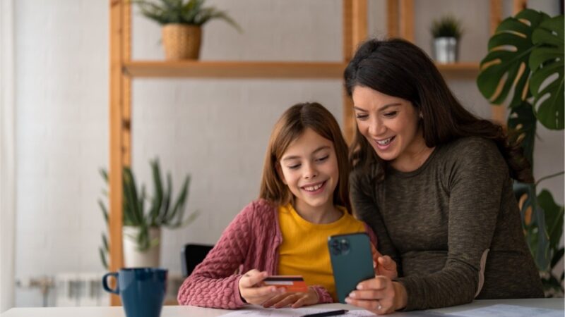 Cómo Enseñar a tus Hijos el Valor del Dinero y la Gestión Financiera