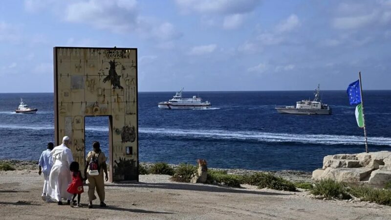 Papa León XIV Honra a Migrantes Fallecidos en Lampedusa