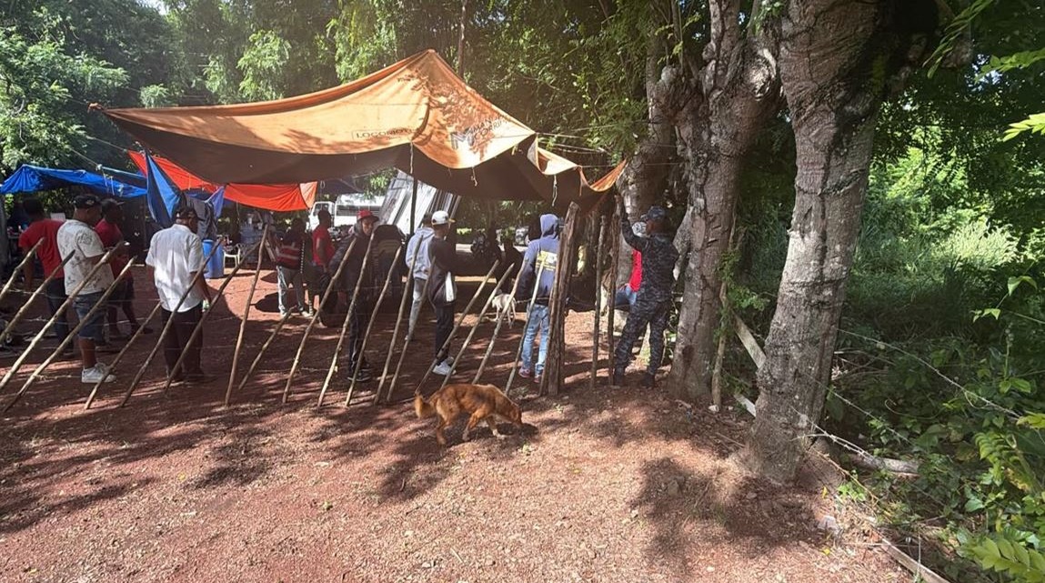 Comunitarios de La Cuaba Bloquean Acceso a Constructora por Temor a Planta Recicladora