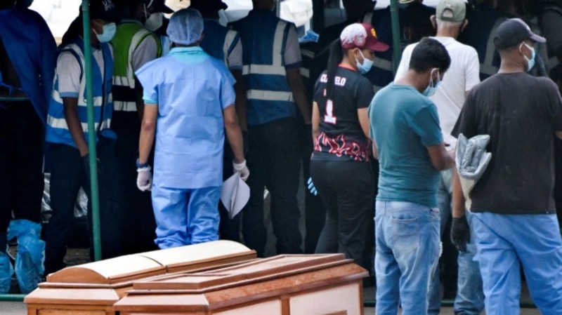 Desgarradora Búsqueda en Morgue Improvisada tras Terremotos en Venezuela
