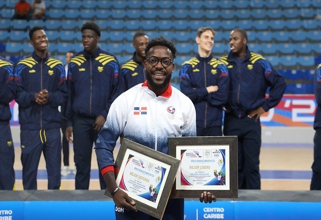 Dominicanos Moisés Ortiz y Enger Mieses Destacan en el ‘Todos Estrellas’ del Voleibol Centroamericano