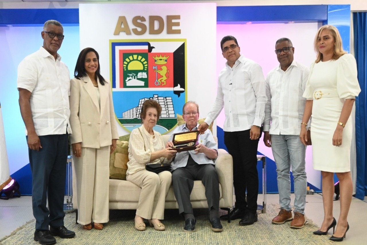 Pepín Corripio recibe la Llave de la Ciudad de Santo Domingo Este