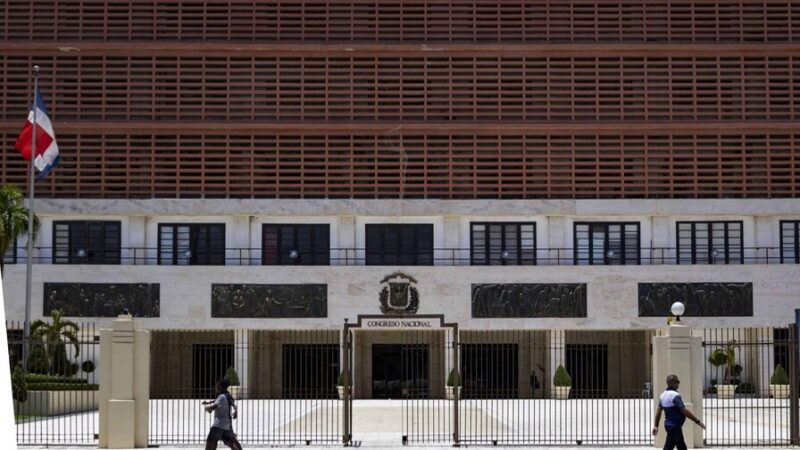 Abinader Presenta Presupuesto Complementario de RD$40 Mil Millones al Senado