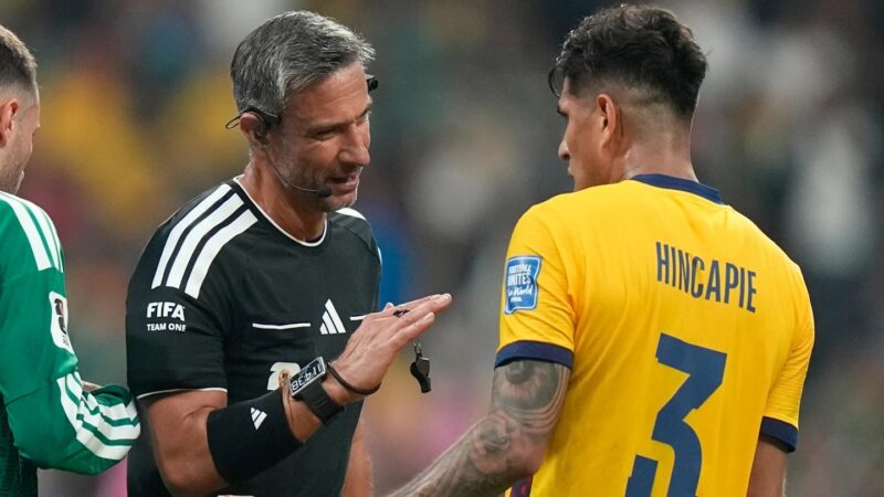 Slavko Vinčić dirigirá la final del Mundial entre Argentina y España