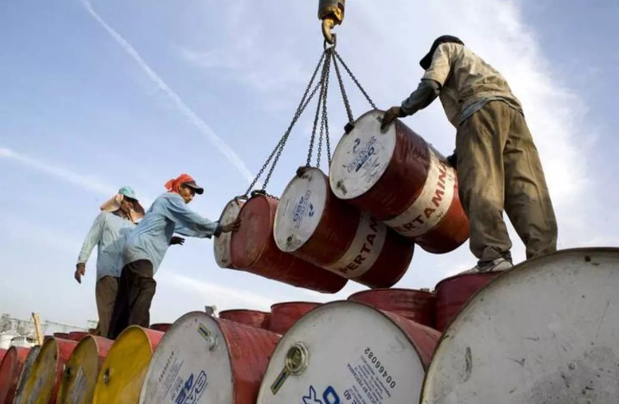 Aumento del Precio del Petróleo por Tensión en el Estrecho de Ormuz