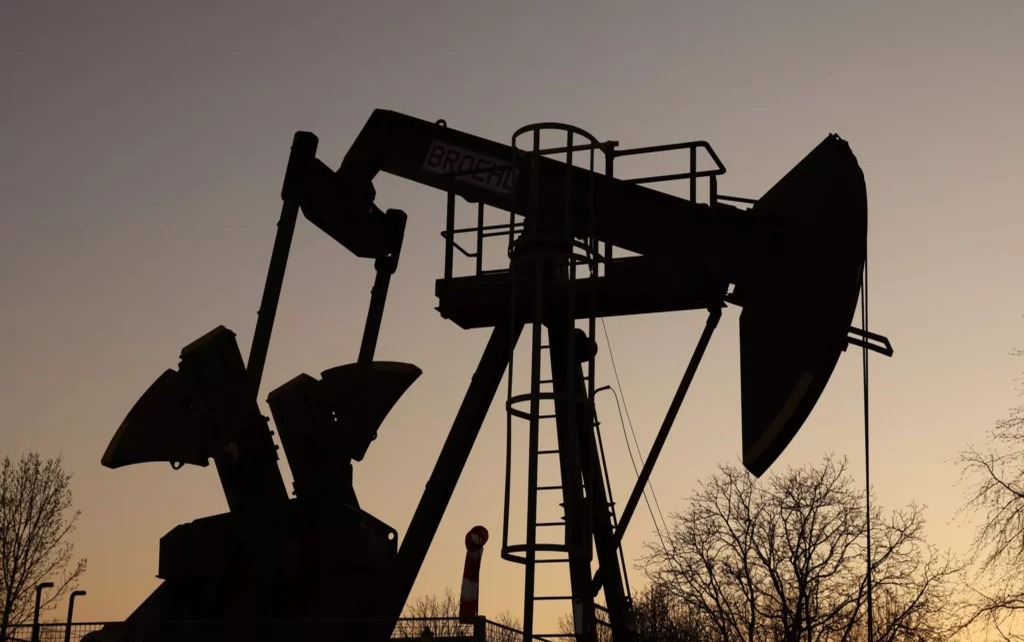 Tensión en Ormuz Impulsa el Precio del Petróleo de Texas a US$69.18