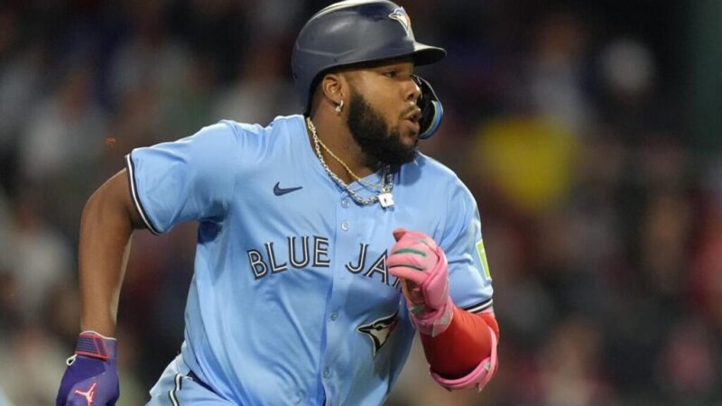 Vladimir Guerrero Jr. Sufre Lesión en la Pierna Derecha y Se Ausenta del Juego