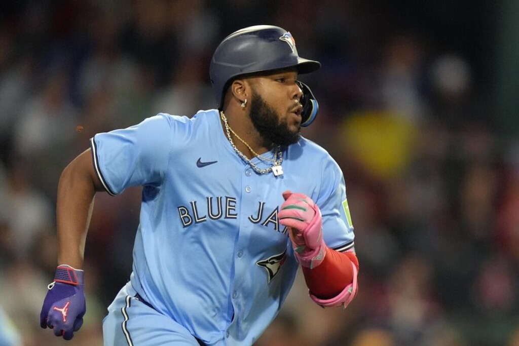 Vladimir Guerrero Jr. Sufre Lesión en la Pierna Derecha y Se Ausenta del Juego