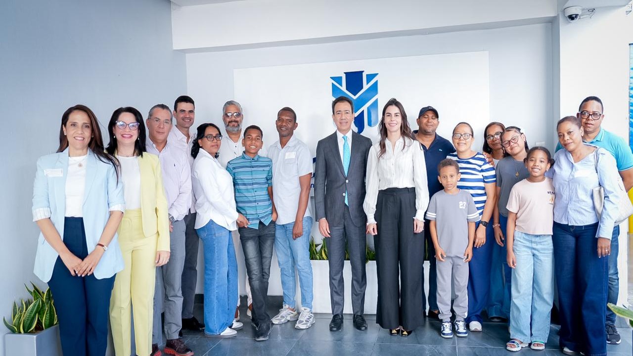 Macrotech y Fundación Aprendiendo a Vivir Transforman Vidas con Donación de Bombas de Insulina