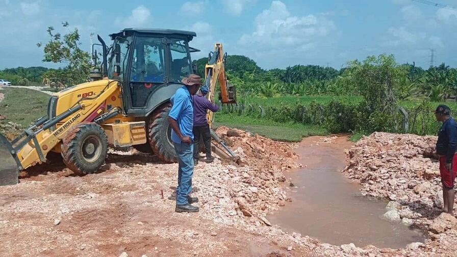 Avería en Tubería Deja Sin Agua a Sectores de Santo Domingo Este