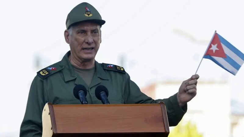 Díaz-Canel Acusa a EE.UU. de Prácticas Genocidas y Defiende Reformas en Cuba