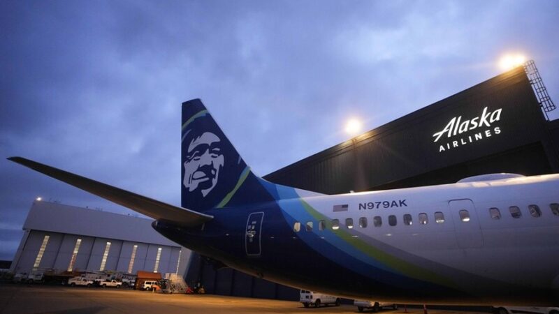 Vuelo de Alaska Airlines Regresa a Roma por Emergencia en el Atlántico