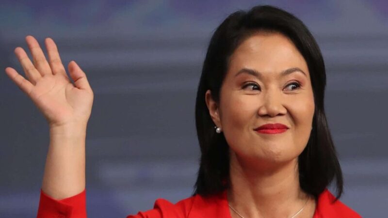 Keiko Fujimori Recibe Credenciales como Presidenta Electa de Perú
