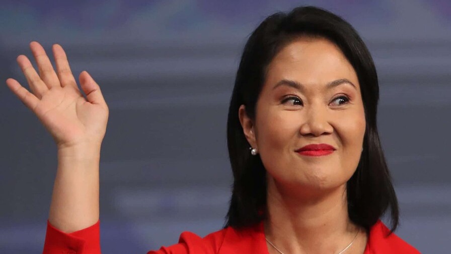 Keiko Fujimori Recibe Credenciales como Presidenta Electa de Perú