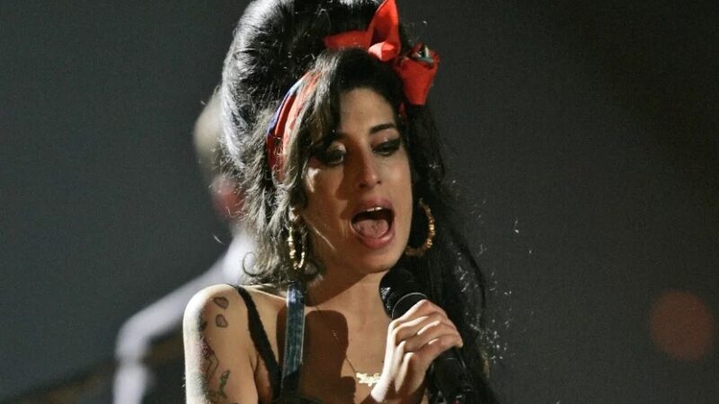 La Búsqueda de la Nueva Voz: El Legado de Amy Winehouse en la Música Británica