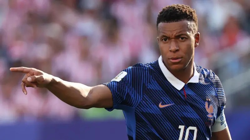 Mbappé Responde con Firmeza a Comentarios Racistas de Senadora Paraguaya